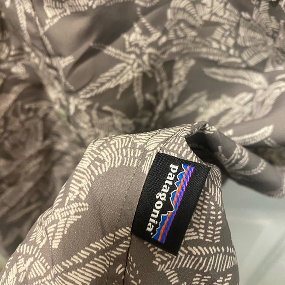 Patagonia Self Guided Hike Garden  Hawaiian button down short sleeve shirt - Picture 6 of 10